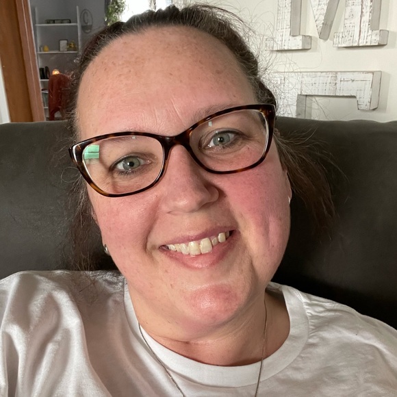 Meet your Posher, Amy - Picture 2 of 2